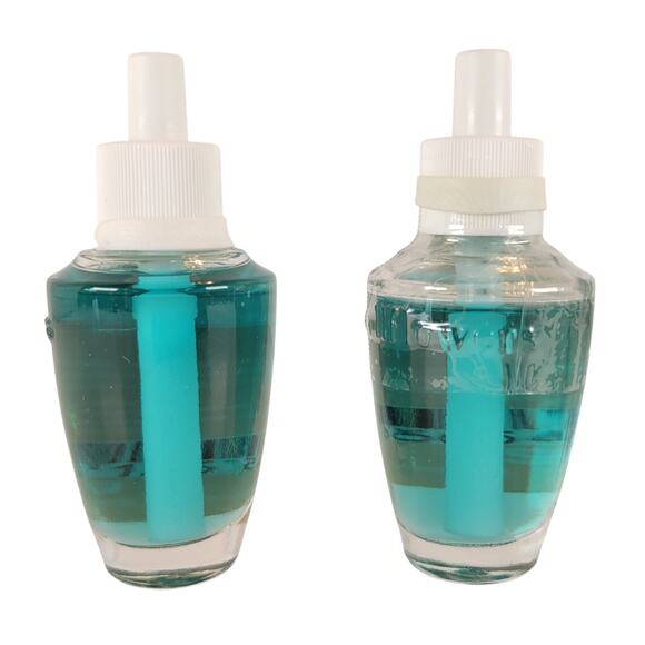 Bath & Body Works Wallflowers Refills Turquoise Waters Scent 0.8oz Lot of 2 - Picture 3 of 7